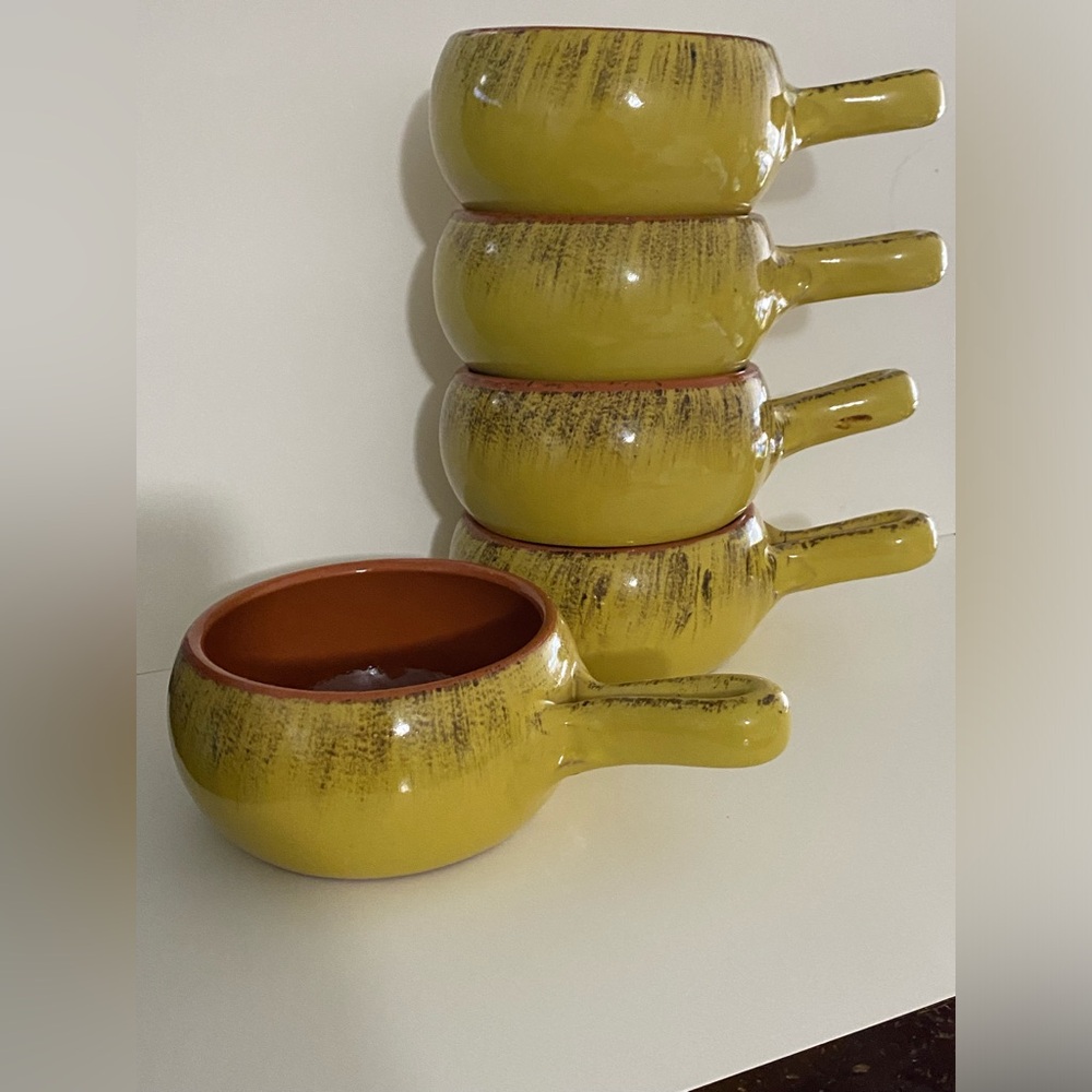 Set of 5 De Silva soup bowls